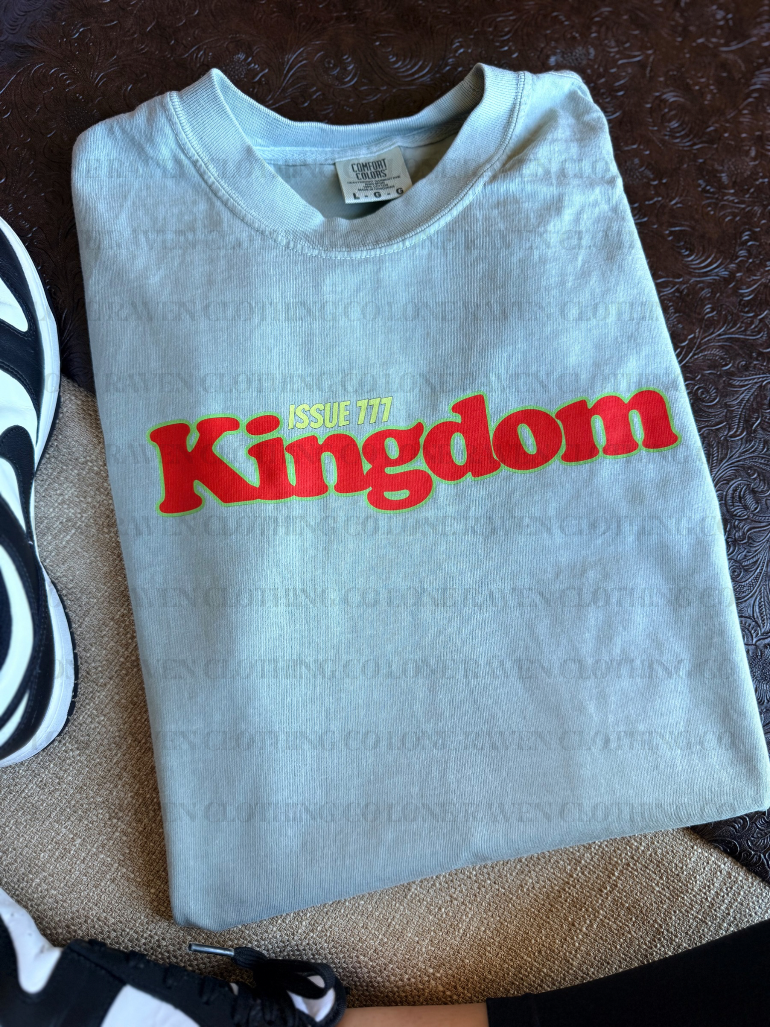 Front & back ISSUE 777